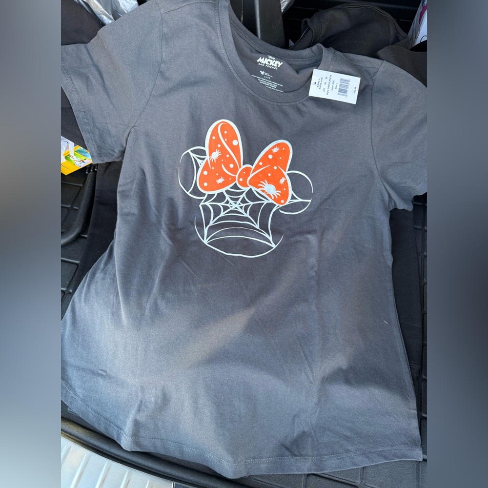 Minnie Mouse spider web bow Halloween t shirt 🎃BRAND NEW🎃
